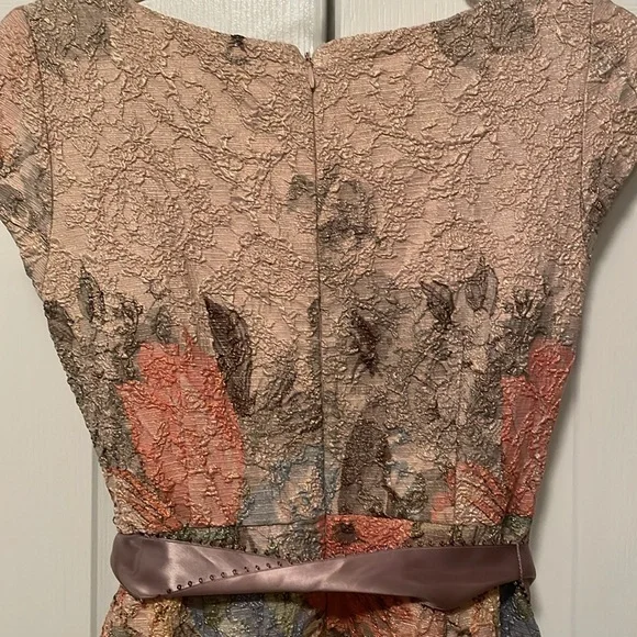 Adrianna Papell Matelasse Floral Jacquard Column Gown Size 0 - Picture 6 of 10